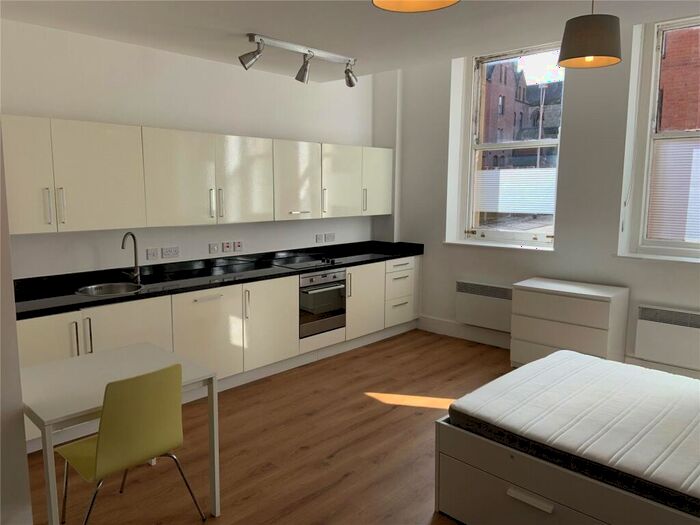 Flat To Rent In Town Hall, Bexley Square, Salford, Manchester, M3