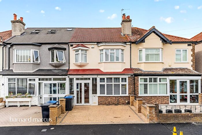 3 Bedroom End Of Terrace House For Sale In Manor Way, Mitcham, CR4