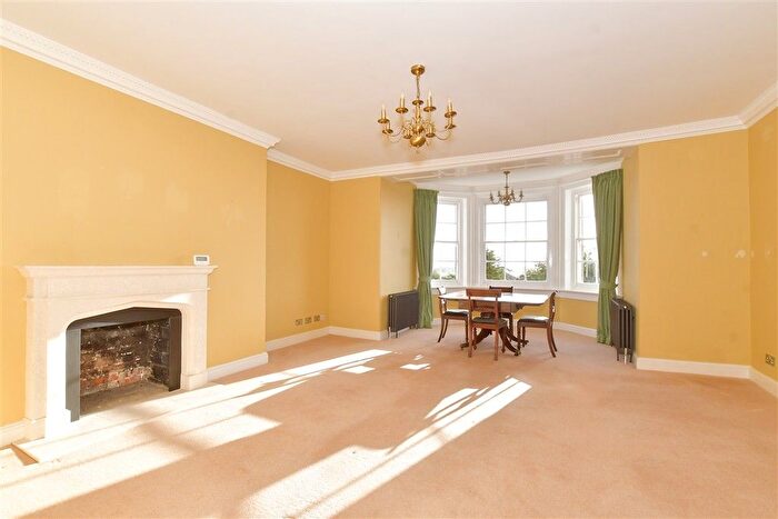 2 Bedroom Flat For Sale In London Road, Arundel, West Sussex, BN18