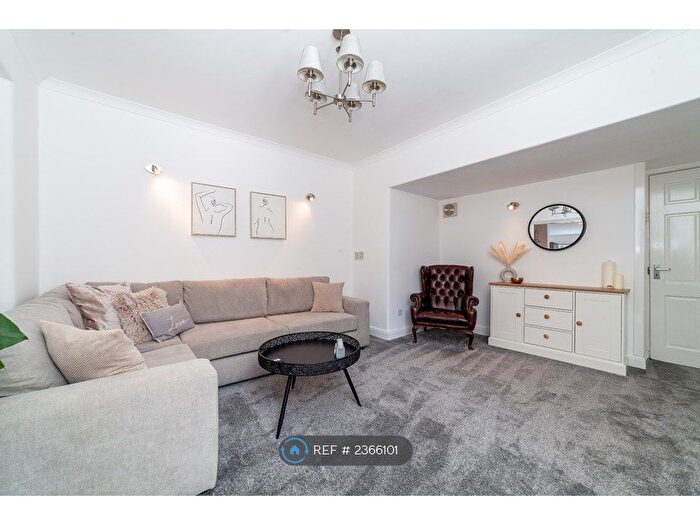 2 Bedroom Flat To Rent In Womersley Road, London, N8