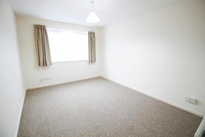 1 Bedroom Flat To Rent In Appletrees, Wratten Road West, Hitchin, SG5
