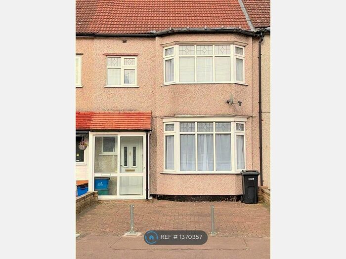 3 Bedroom Terraced House To Rent In Roll Gardens, Ilford, IG2