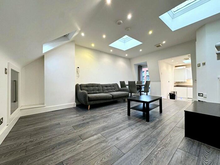 3 Bedroom Flat To Rent In Shakespeare Road, London, SE24