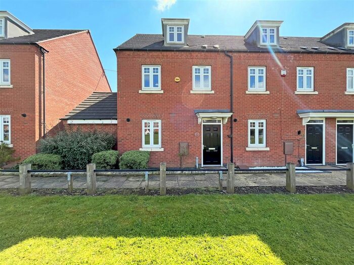 3 Bedroom Town House To Rent In Red Kite Close, Hucknall, Nottingham, NG15