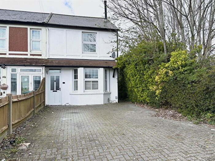 3 Bedroom Semi-Detached House For Sale In Foredown Road, Portslade, BN41