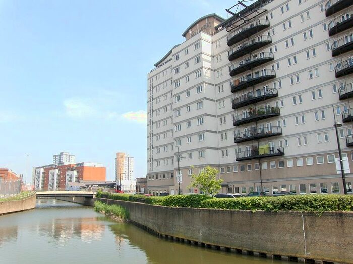 2 Bedroom Flat To Rent In High Street, London, E15