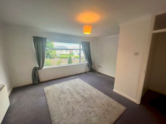 2 Bedroom Apartment To Rent In Clos Treoda, Cardiff, CF14