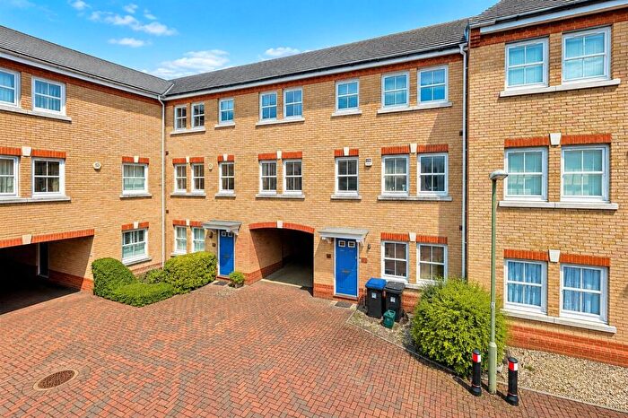5 Bedroom Terraced House To Rent In Florence Way, Knaphill, Woking, Surrey, GU21