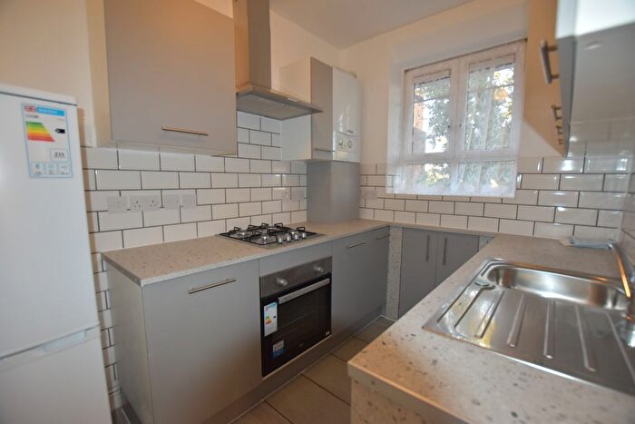 2 Bedroom Flat To Rent In Durban House, White City Estate, London, W12