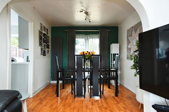 3 Bedroom Terraced House For Sale In Buckhurst Crescent, Swindon, SN3