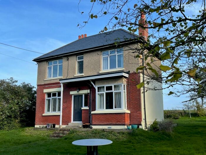 3 Bedroom Detached House To Rent In Green Lane, PO7