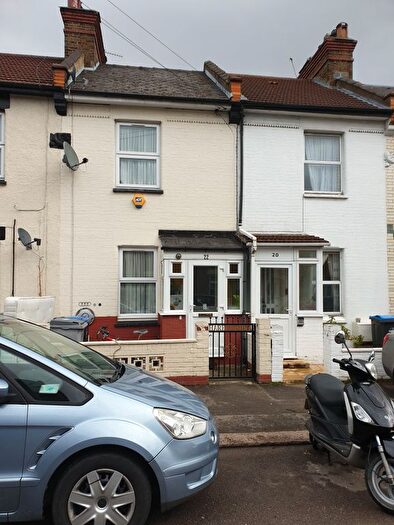 3 Bedroom Terraced House For Sale In Cromwell Road, Wembley, HA0