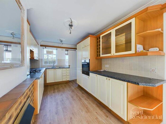 3 Bedroom Detached House To Rent In East Row, Rochester, ME1