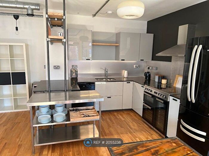 3 Bedroom Flat To Rent In Lofts, Bristol, BS2