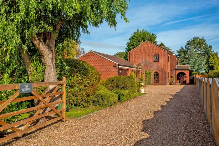 4 Bedroom Detached House For Sale In Hirst Road, Chapel Haddlesey, Selby, YO8