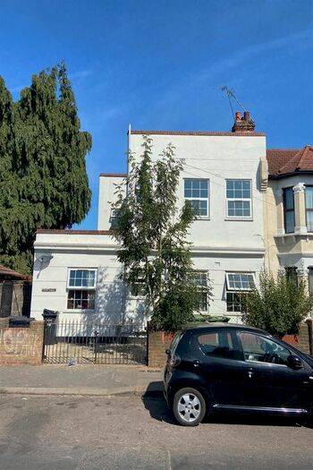 2 Bedroom Flat To Rent In Henley Road, Ilford, IG1