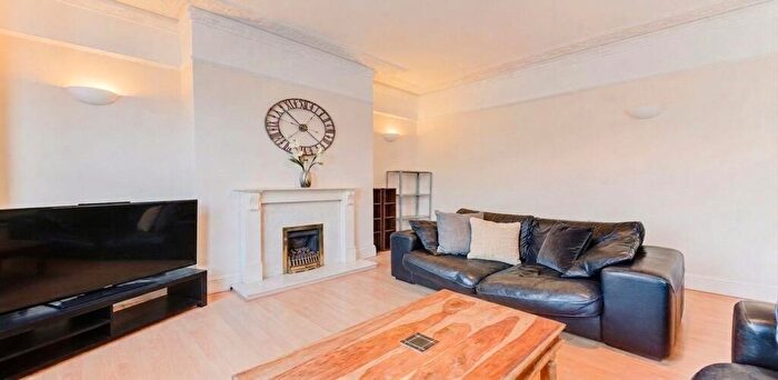 2 Bedroom Flat To Rent In Cotleigh Road, London, NW6