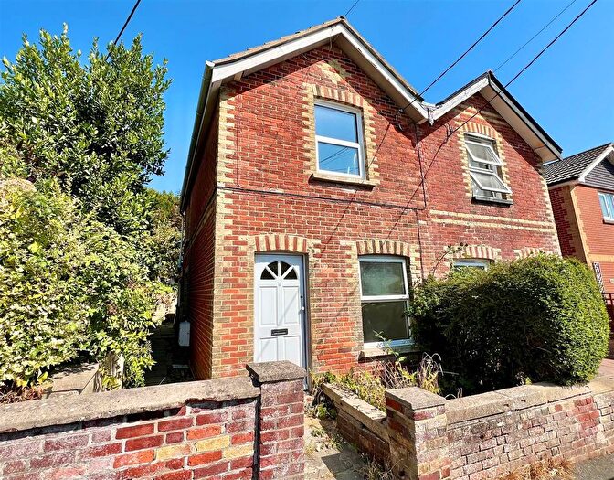 2 Bedroom Property For Sale In Freshwater, Isle Of Wight, PO40