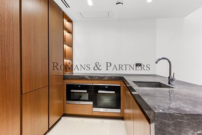 2 Bedroom Flat To Rent In Lincoln Square, The Strand, WC2A