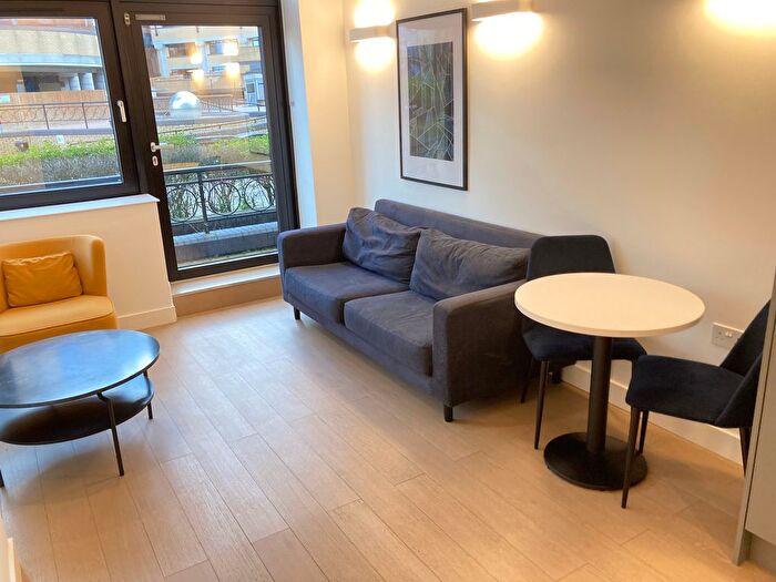 1 Bedroom Flat To Rent In Very Near Syon Lane Area, Very Near Isleworth Brentford Area, TW7