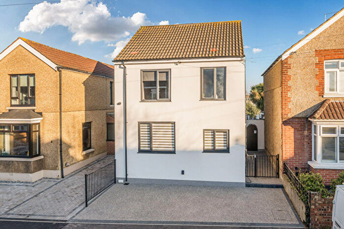 4 Bedroom Detached House For Sale In Grove Road, Gosport, PO12