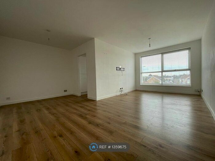 2 Bedroom Flat To Rent In London Road, Romford, RM7