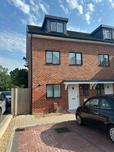 3 Bedroom House To Rent In Lymington Road, Highcliffe, Christchurch, BH23