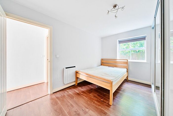 2 Bedroom Flat For Sale In International Way, Sunbury-On-Thames, TW16