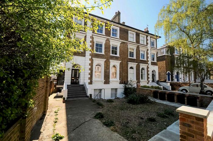 2 Bedroom Flat To Rent In St. Ann's Crescent, London, SW18