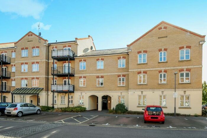 2 Bedroom Apartment To Rent In Coxhill Way, Aylesbury, HP21