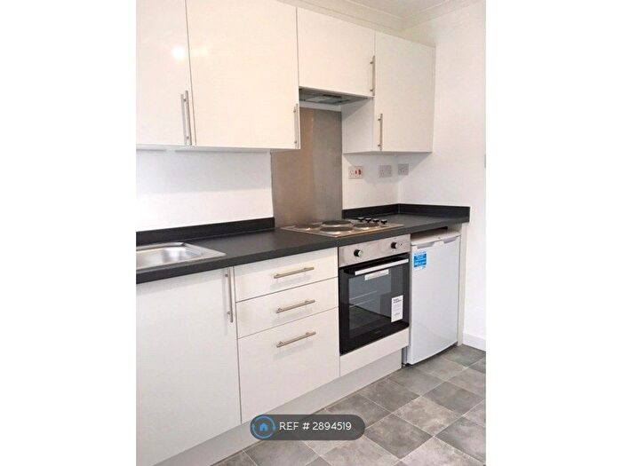 2 Bedroom Flat To Rent In Logie Crescent, Perth, PH1
