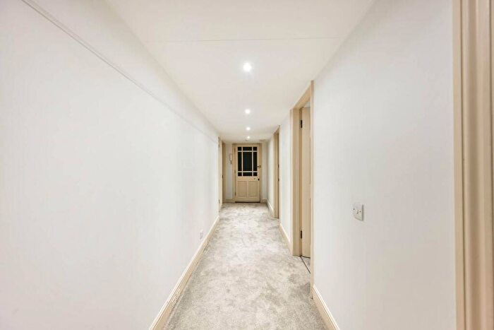 2 Bedroom Flat For Sale In Circus Road, St John's Wood, London, NW8
