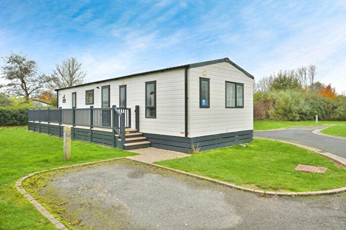 3 Bedroom Park Home For Sale In Water Lily Meadow, Cotswold Hoburne, Cotswold Lakes, GL7