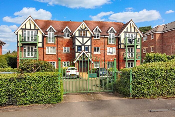 3 Bedroom Flat To Rent In Northwood, HA6