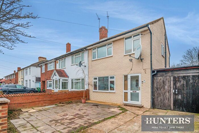 3 Bedroom Semi Detached House For Sale In Curtis Road, Whitton, Hounslow, TW4