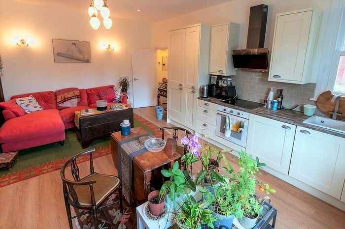 1 Bedroom Flat To Rent In Thornton Avenue, London, SW2