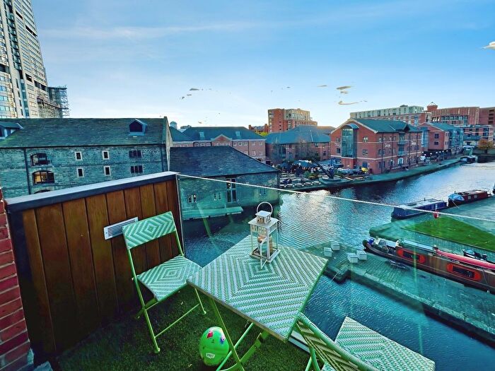 2 Bedroom Flat To Rent In Wharf Approach, Leeds, West Yorkshire, LS1