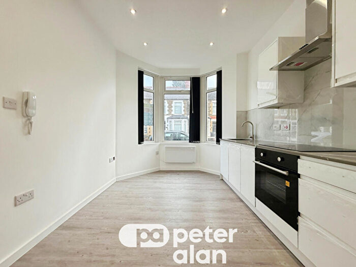 2 Bedroom Flat To Rent In Inverness Place, CF24