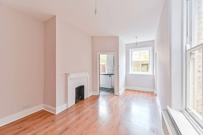 2 Bedroom Flat To Rent In Mowll Street, Oval, London, SW9