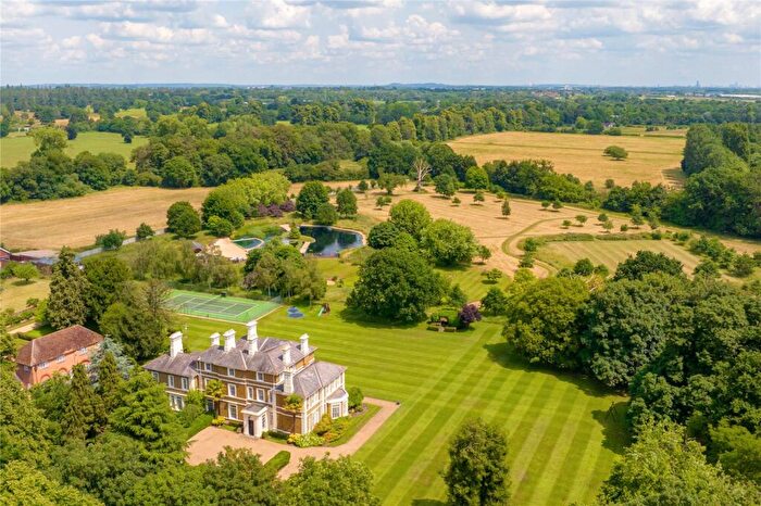 6 Bedroom Detached House To Rent In St Mary's Road, Middle Green, Slough, Berkshire, SL3