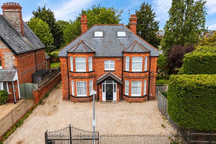 3 Bedroom Flat For Sale In Glebe Road, Reading, Berkshire, RG2