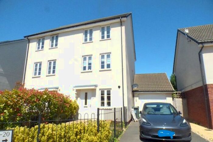 3 Bedroom Town House To Rent In Hook Drive, Exeter, EX2