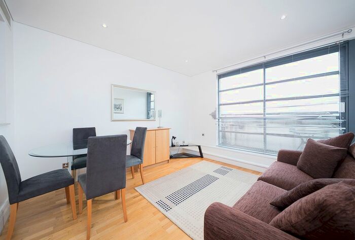 1 Bedroom Flat To Rent In Spice Quay Heights, Shad Thames, Tower Bridge, London, SE1