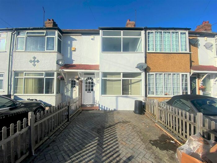 2 Bedroom Terraced House To Rent In Oakleigh Road, Hillingdon UB10