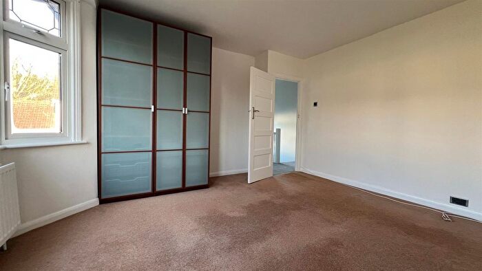 3 Bedroom Semi-Detached House For Sale In Vinson Close, Orpington, BR6