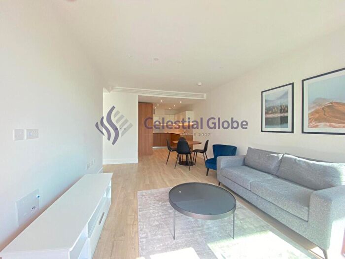 2 Bedroom Flat To Rent In Piazza Walk, London, E1