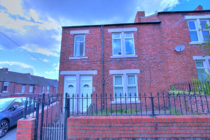 3 Bedroom Flat To Rent In Denwick Avenue, Lemington, Newcastle Upon Tyne, NE15