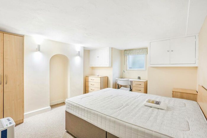 4 Bedroom Semi-Detached House To Rent In Dapdune Rd, Guildford, GU1