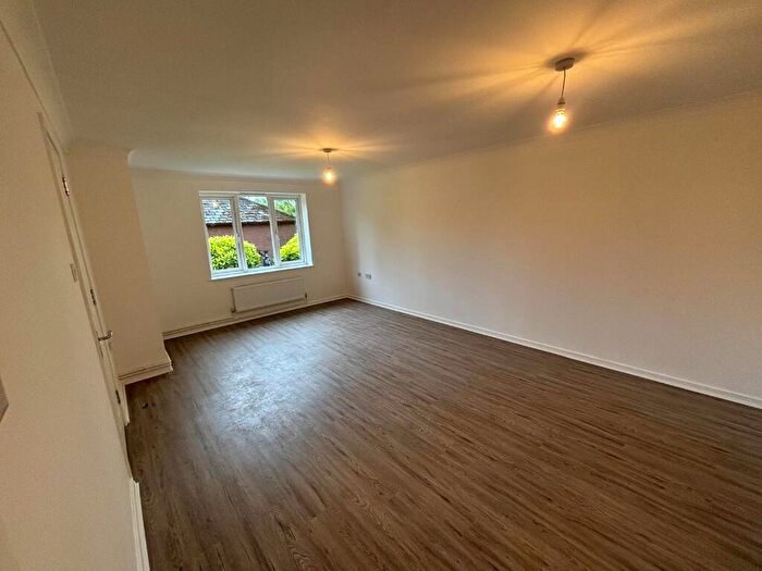 2 Bedroom Flat To Rent In Stonecross Road, Hatfield, Hertfordshire, AL10