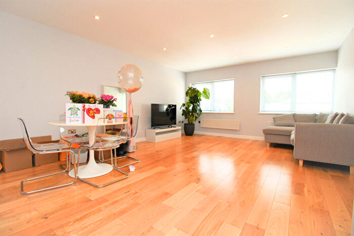 2 Bedroom Apartment To Rent In Ewell Road, Surbiton, KT6